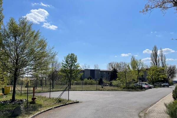 11.000 m&sup2; im Industriegebiet!