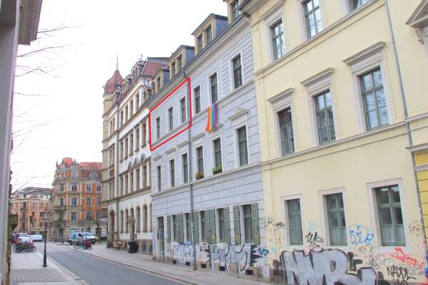 Schicke Wohnung mit kleinem Balkon