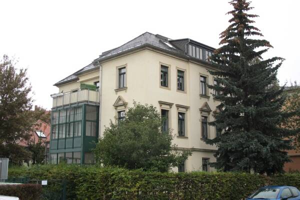 Wohnen mit Flair ... in schicker Villa mit Balkon & Wintergarten