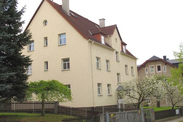 Sch&ouml;ne helle Zimmer mit Blick ins Gr&uuml;ne
