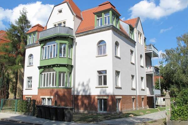 Stuck, Balkon & Wintergarten - stilvoll wohnen in Denkmal-Villa!