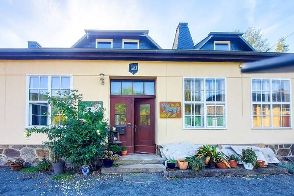 Wohnen und arbeiten im historischen alten Bahnhof Schmiedeberg! 2 Wohnungen, Werkstatt, B&uuml;ros uvm.