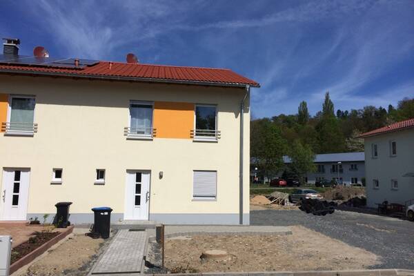 Modern, gro&szlig;z&uuml;gig und naturnah - wohnen an den H&auml;ngen zum Sonnenstein!