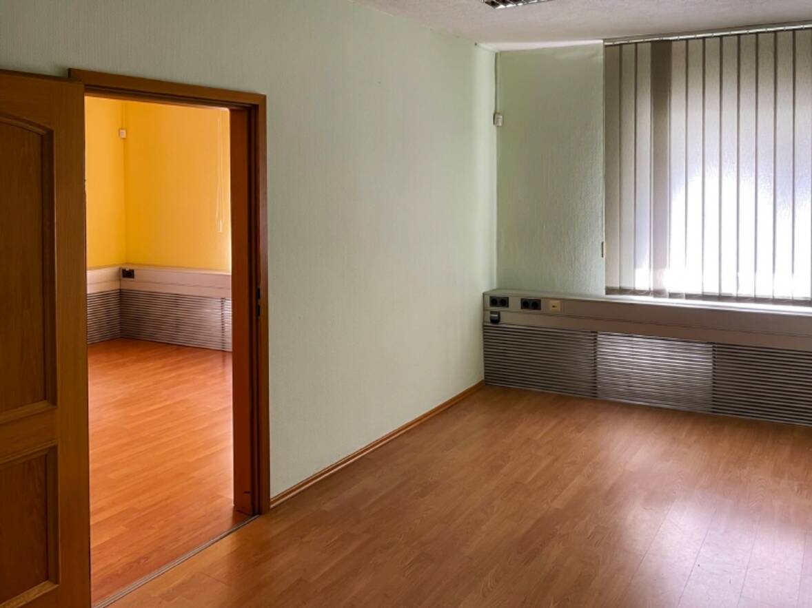 B&uuml;ro im Flachbau auf West (1)