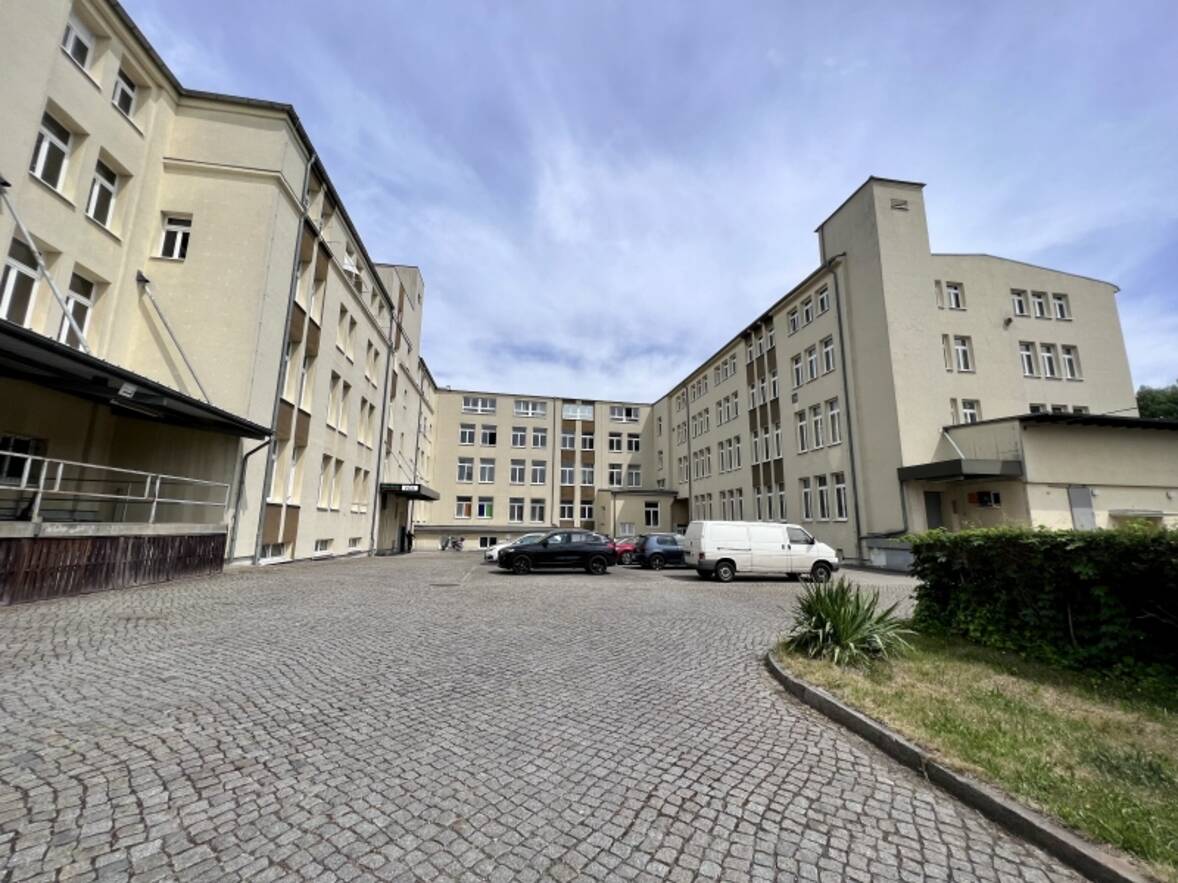Stellpl&auml;tze im Hof