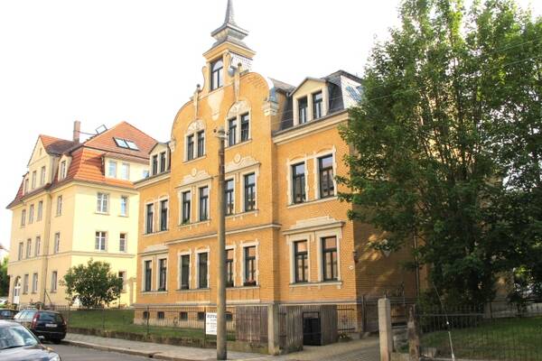 Komfortable Single-Wohnung in top sanierter Villa