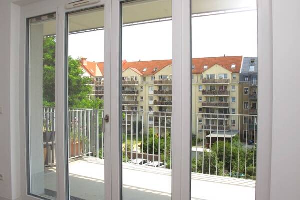 Neubau mit Balkon & Blick ins Gr&uuml;ne!
