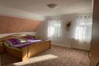 Schlafzimmer der Wohnung (2)