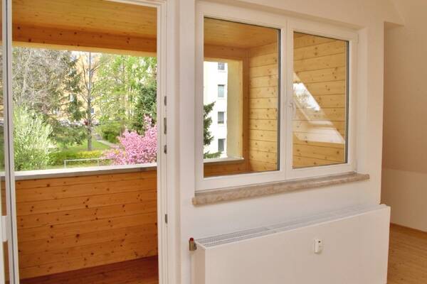 Sonnige Wohnung mit Loggia .. in idyllischer Lage!