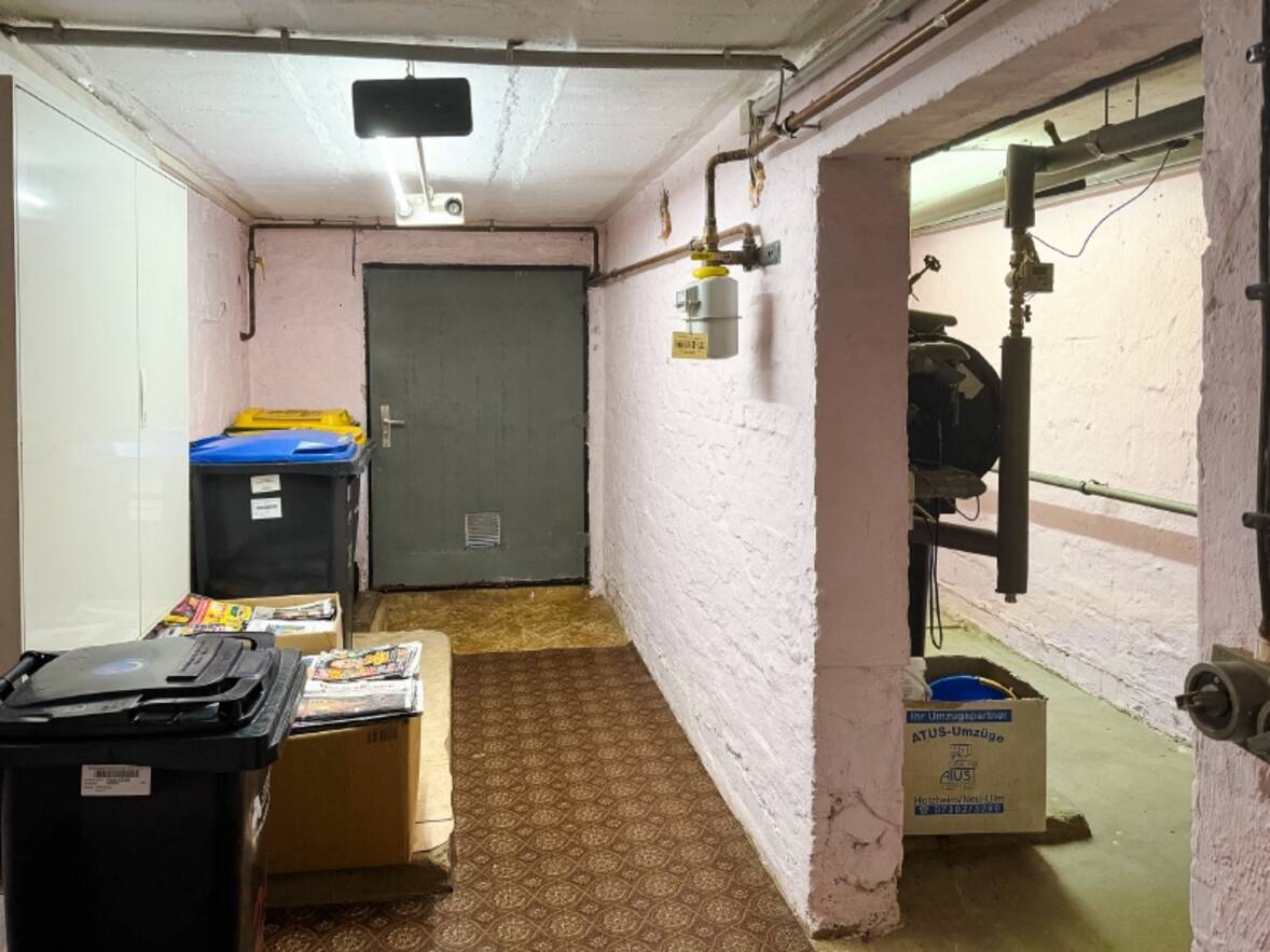 Haus links Entsorgungs- und Heizungskeller