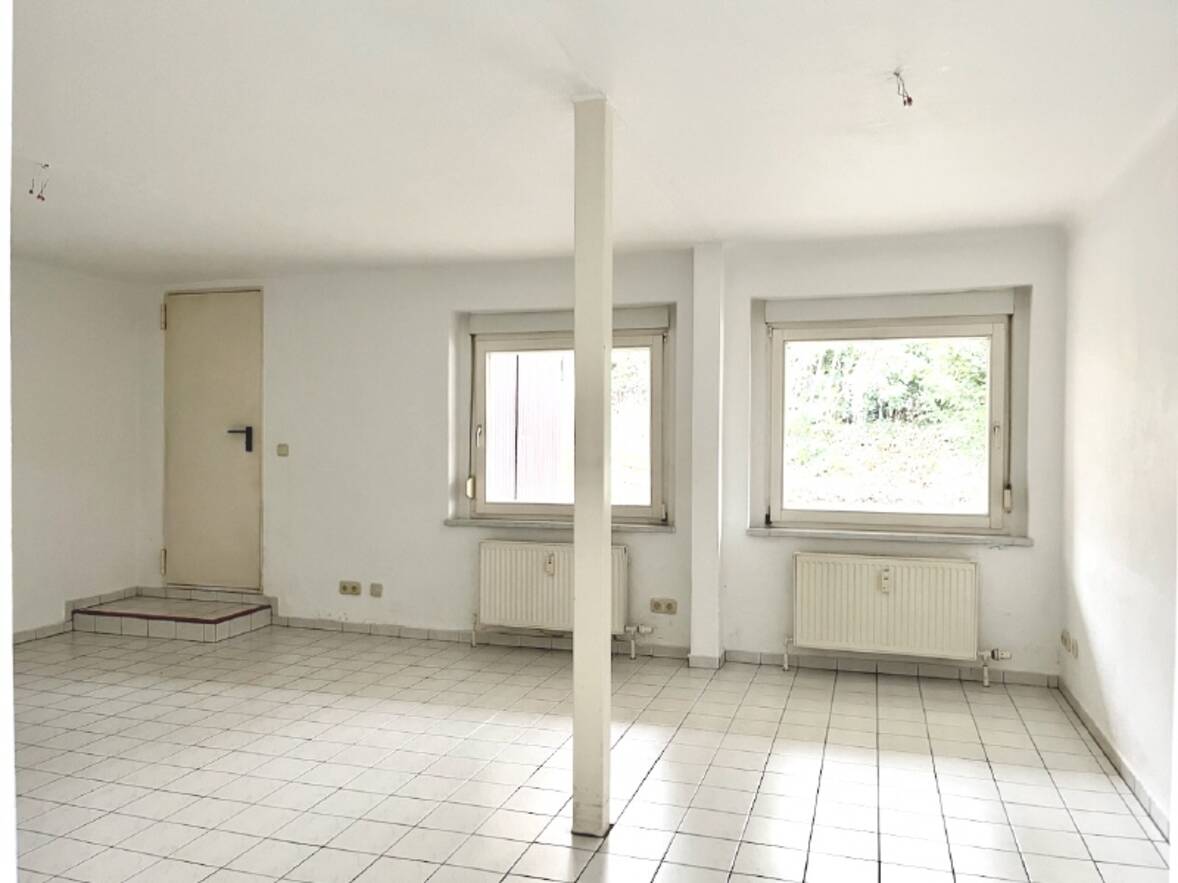 gro&szlig;es Zimmer (Zugang auch &uuml;ber Garage)