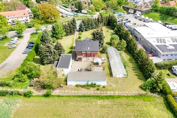 Etwa 5.000 m&sup2; gewerbliche Baufl&auml;che - und Ihr B&uuml;rogeb&auml;ude ist schon da!