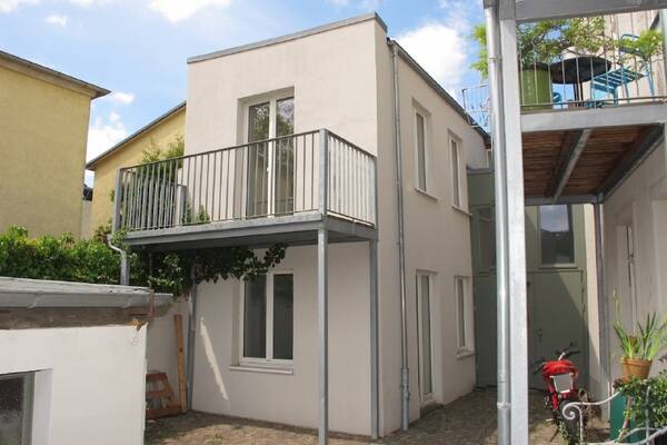 Einzigartig wohnen im Hinterhaus ... mit Holzdielen, EBK & Balkon