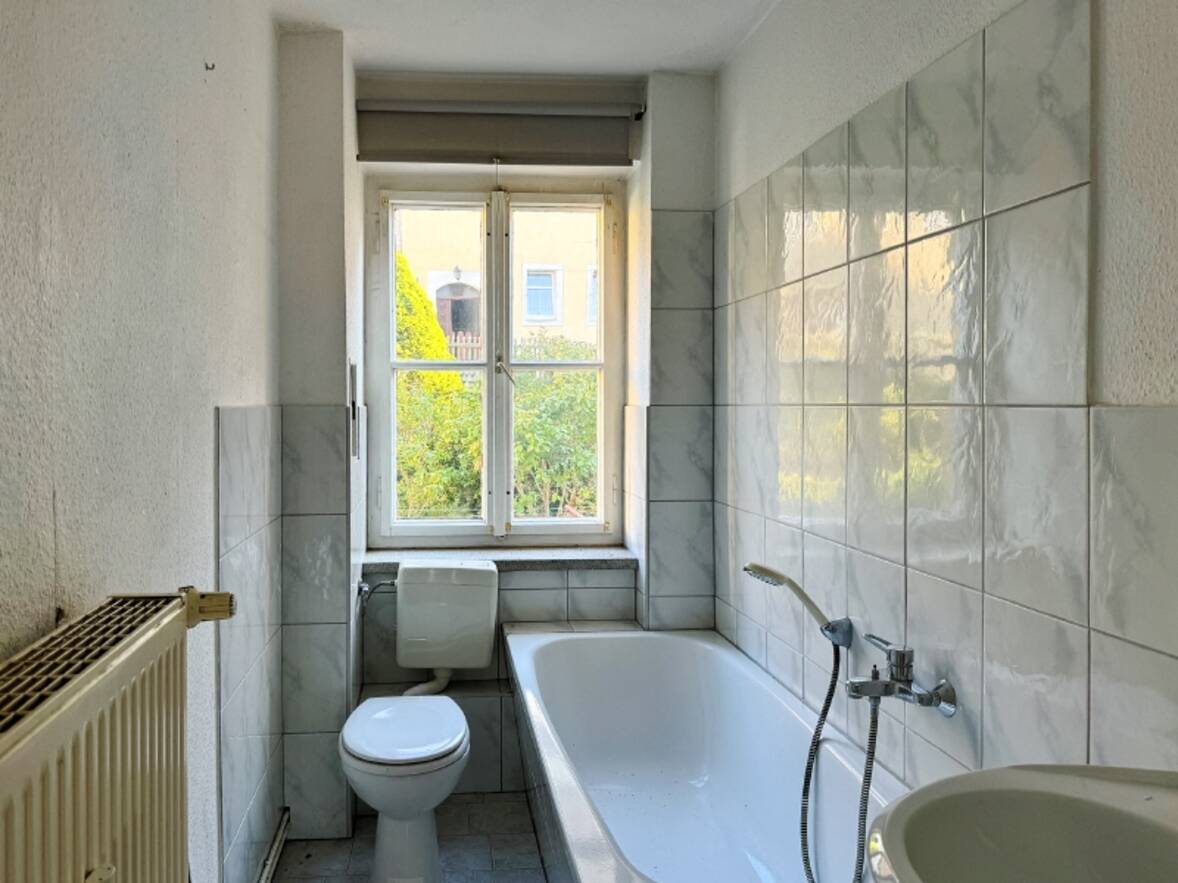 Haus rechts Bad im ersten OG