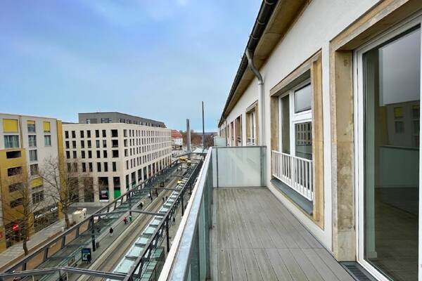 Westbalkon mit Fernblick ... am Postplatz!