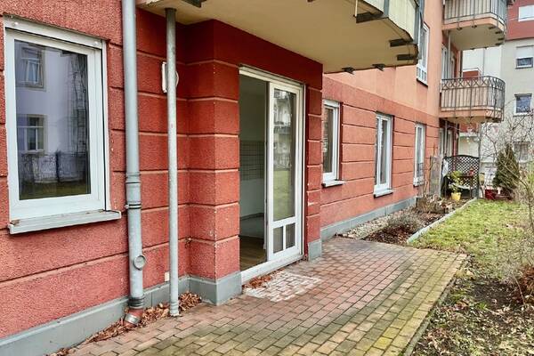Ruhige Single-Wohnung mit Terrasse