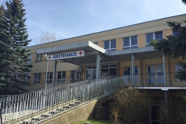 Ideales Investment - gut vermietetes &Auml;rztehaus zum Faktor 9,6!