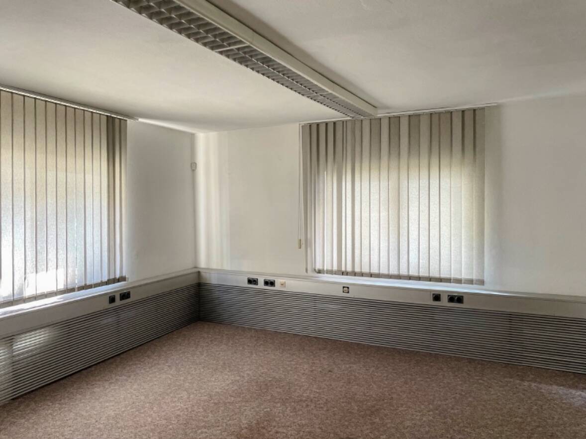 B&uuml;ro im Flachbau auf West (3)