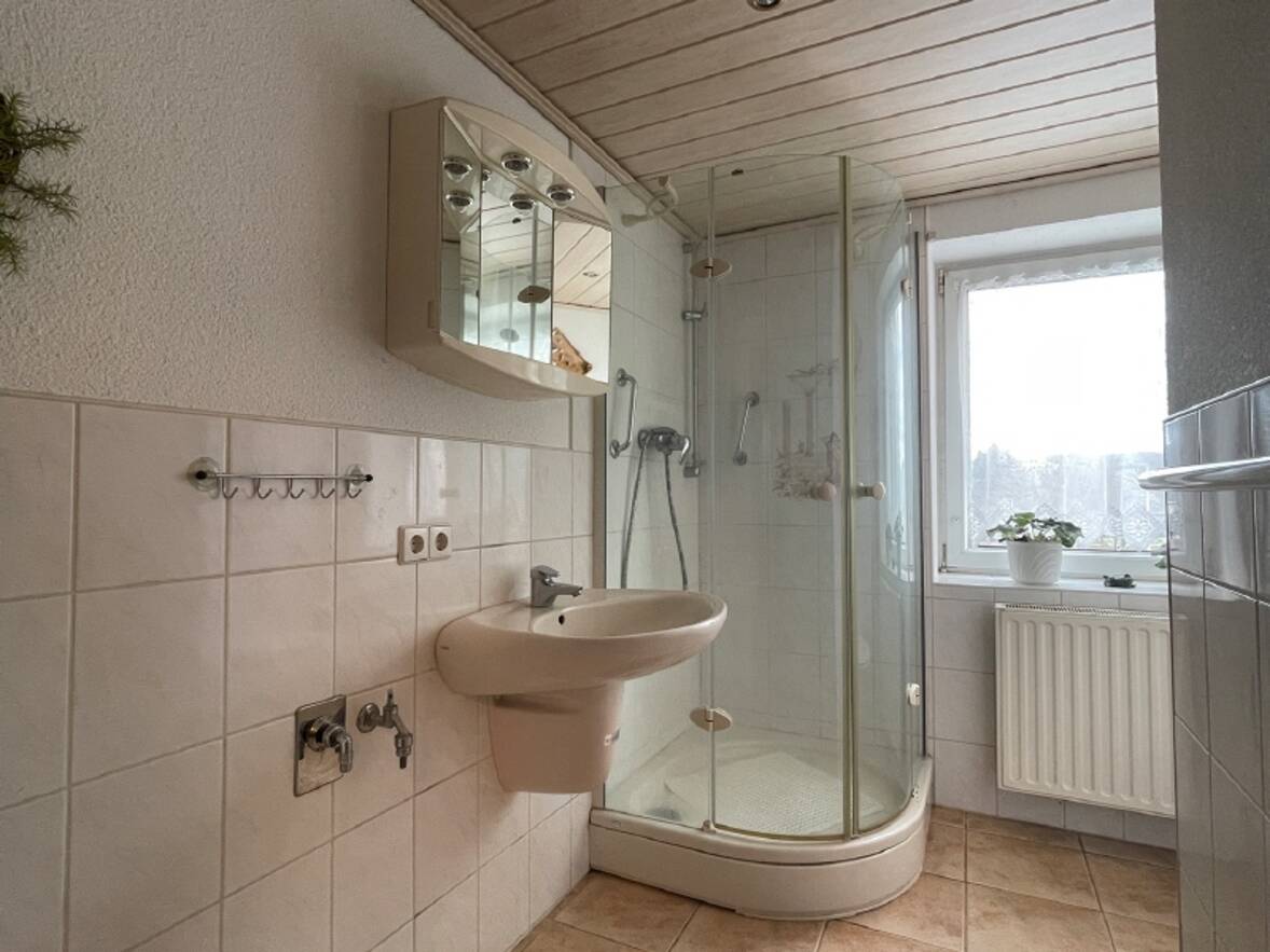 Bad 1 der Wohnung
