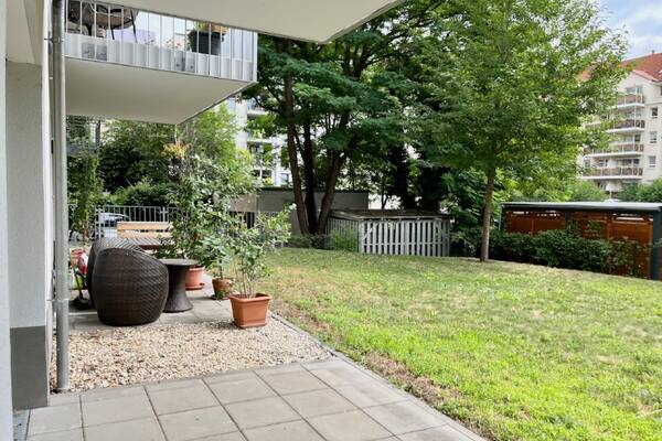 Gr&uuml;ne Oase - Terrassenwohnung mit EBK
