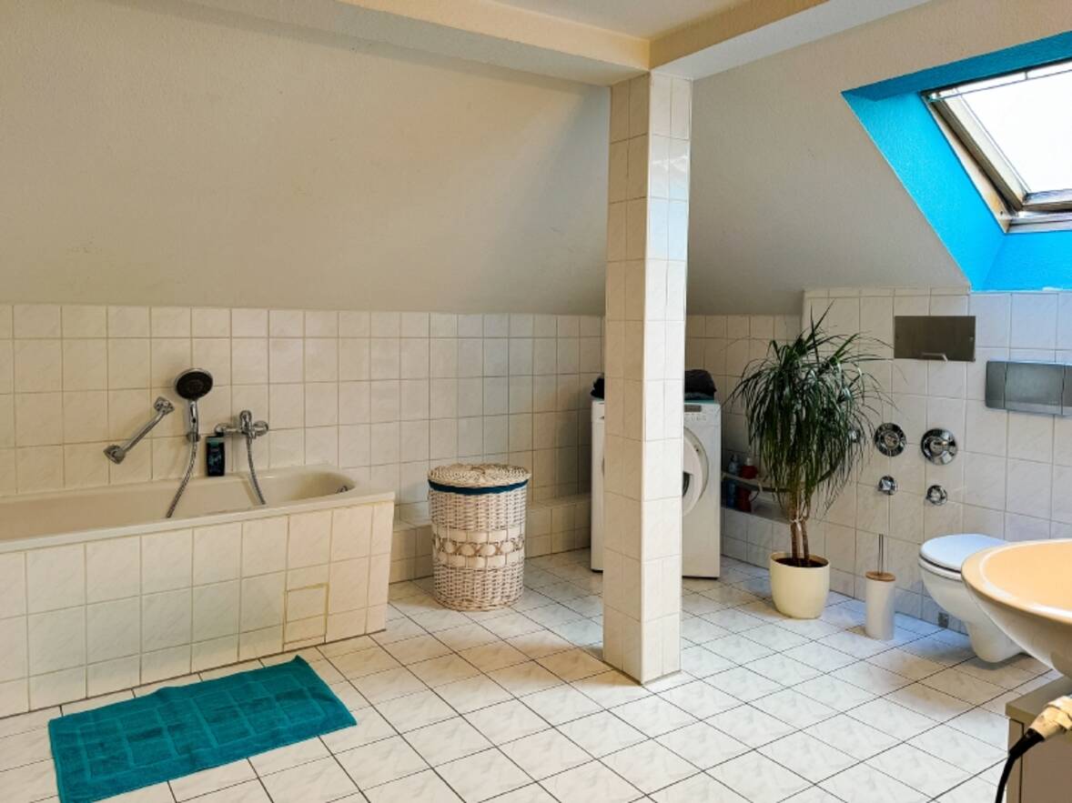 Bad mit Wanne -