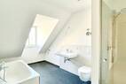 Bad mit Wanne + Dusche