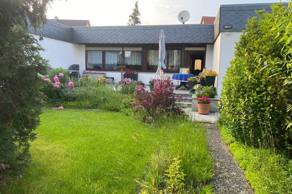 Reihenmittelhaus im Bungalowstil in gr&uuml;ner und ruhiger Lage!