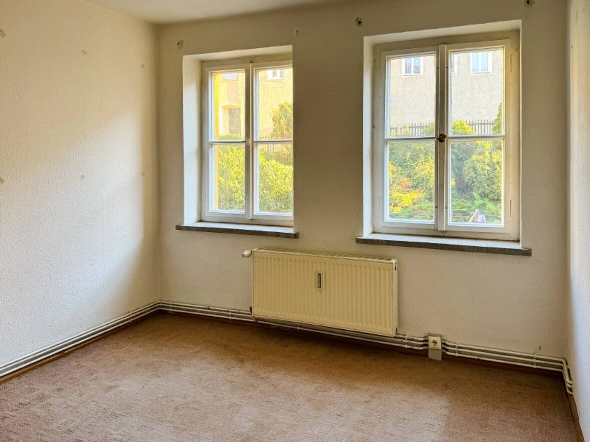 Haus rechts Wohnen im ersten OG