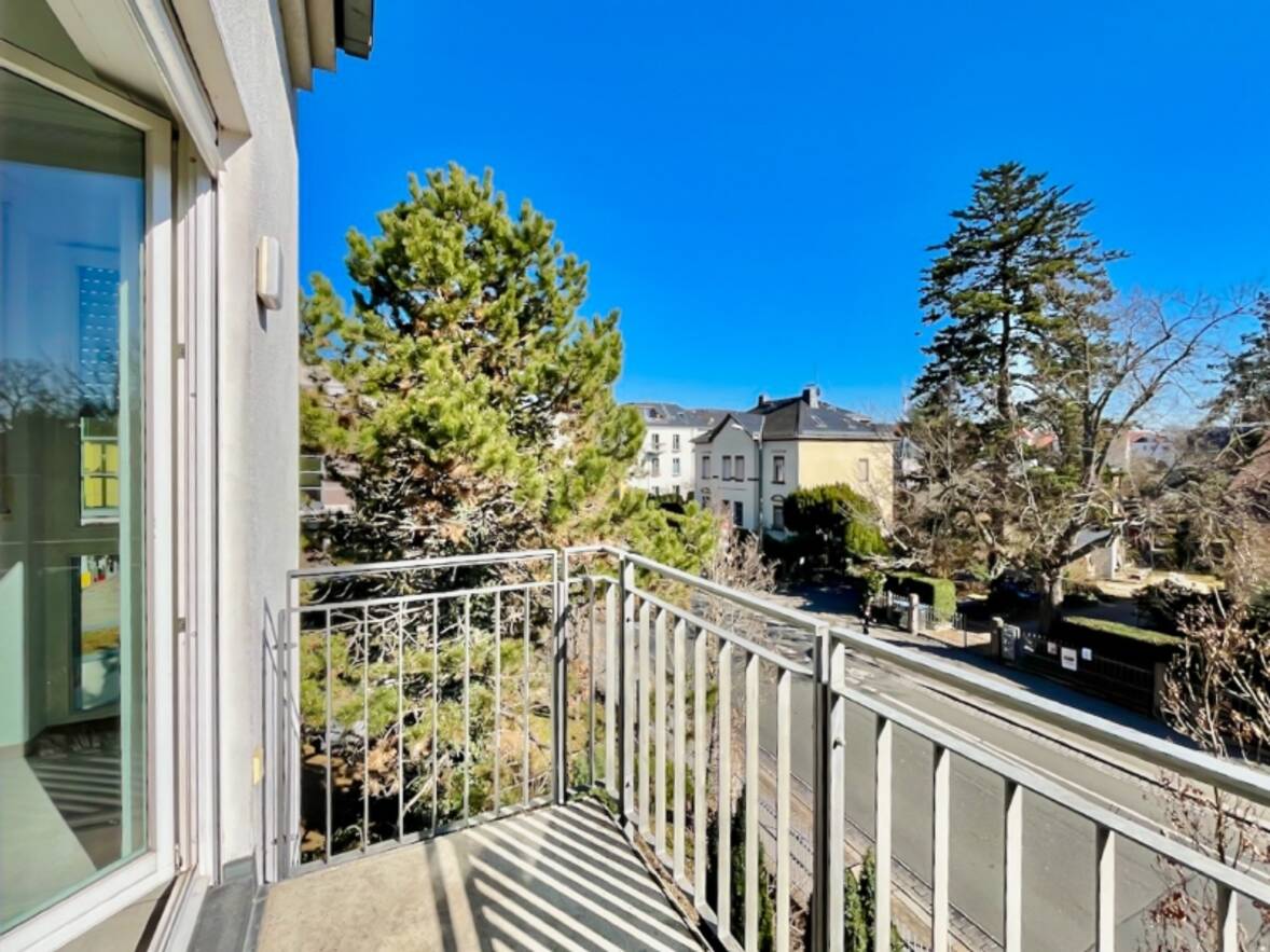Balkon - Blick in die H&uuml;blerstra&szlig;e