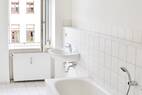 Tageslichtbad mit Wanne
