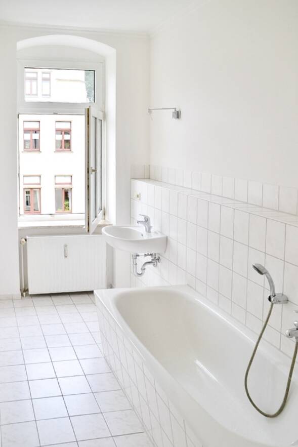 Tageslichtbad mit Wanne
