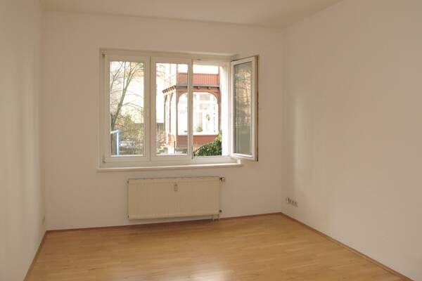 Top sanierter Altbau im Gr&uuml;nen - WG-geeignet!