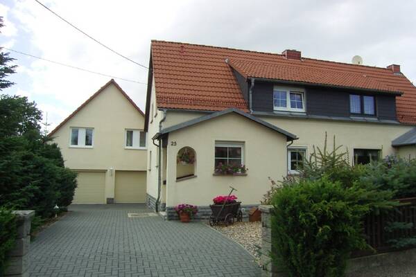 Tolles Grundst&uuml;ck und gro&szlig;en Pool genie&szlig;en