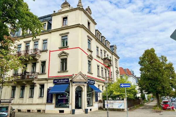 Charmanter Altbau mit Balkon
