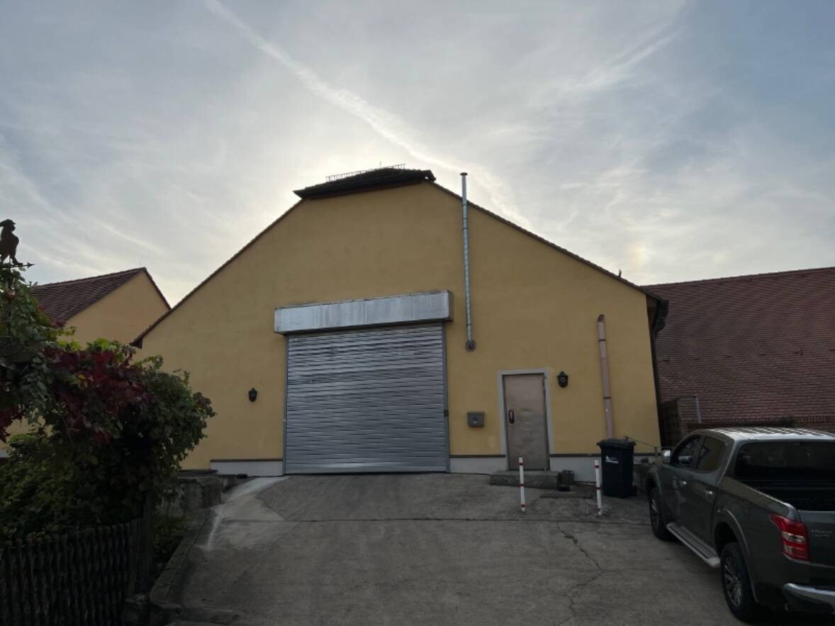 OG Altbau Rolltor von außen