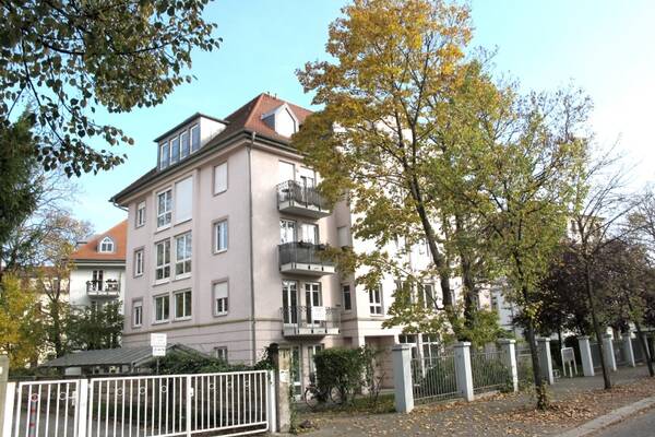 Ruhig, Gr&uuml;n & Zentral - moderne Wohnung mit Balkon