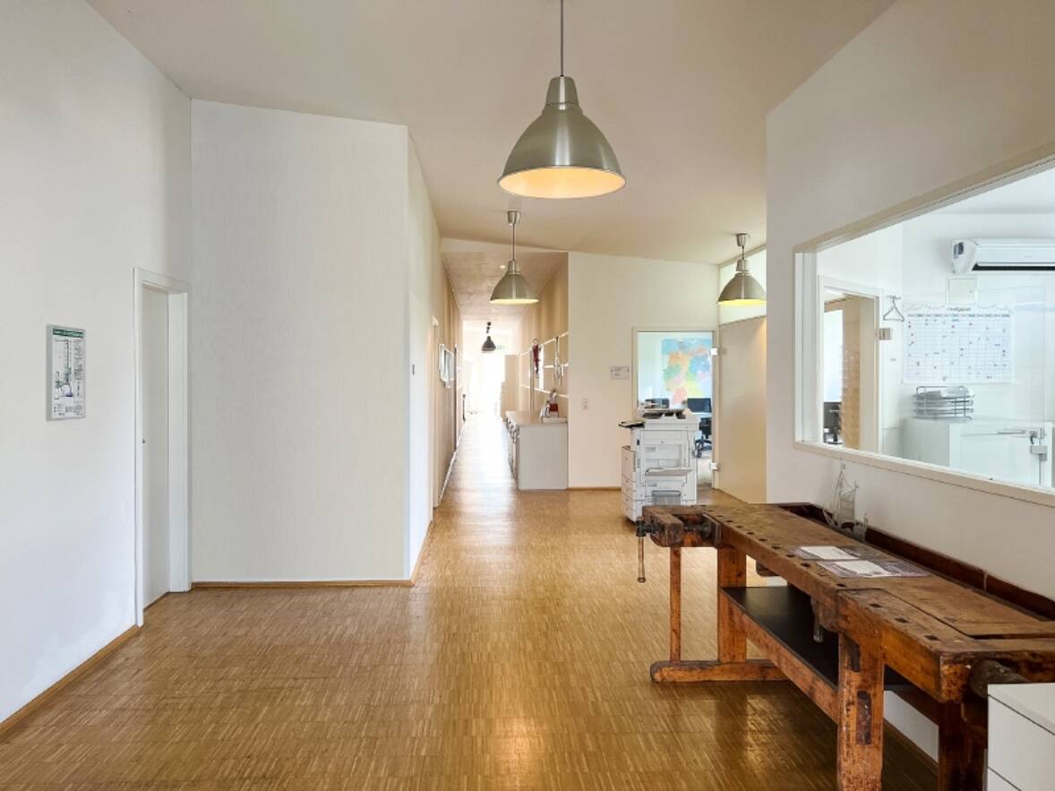 Im B&uuml;rotrakt (4)_&uuml;a