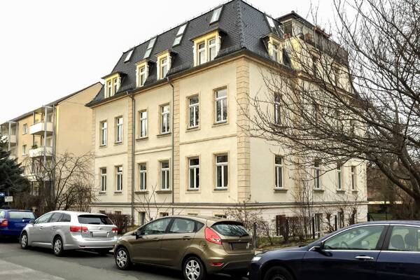 Gro&szlig;e Wohnung in sanierter Stadtvilla
