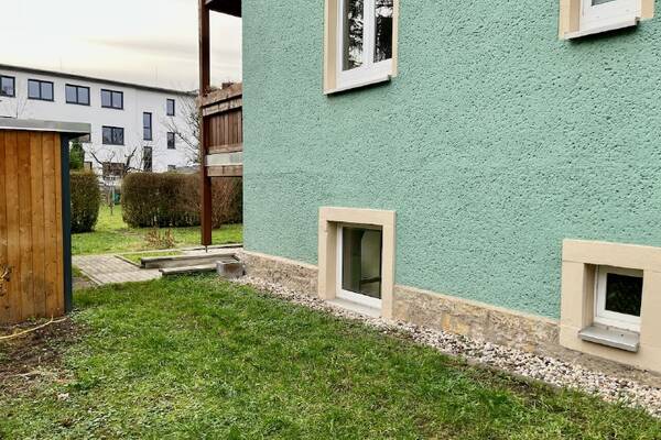 Souterrain-Wohnung mit Garten
