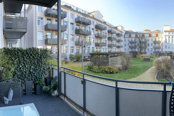 Mit Tiefgaragenstellplatz, Aufzug, Balkon, Einbauk&uuml;che, Kamin u. v. m.!