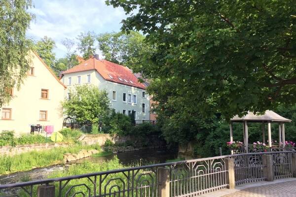 Hochwassersicher am Ufer der Sebnitz...