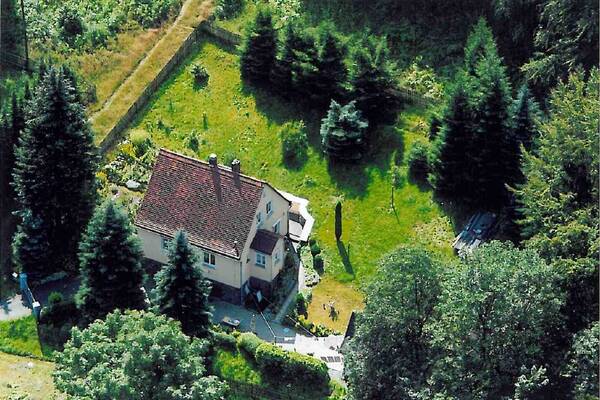 Kleines Haus am Wald .....