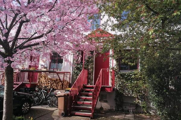 Ein Idyll mit viel Platz in UNI-N&auml;he! Reihenhaus mit 6 Zimmern, Keller & Garten in Dresden-Strehlen
