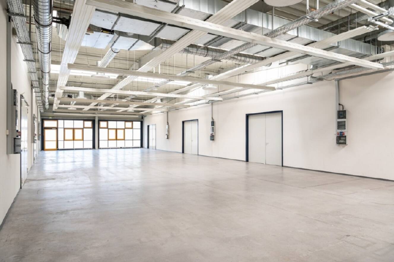 kleine Halle mit ESD-B&ouml;den