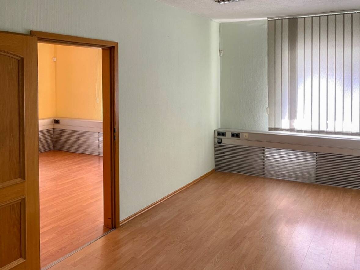 B&uuml;ro im Flachbau auf West (1)