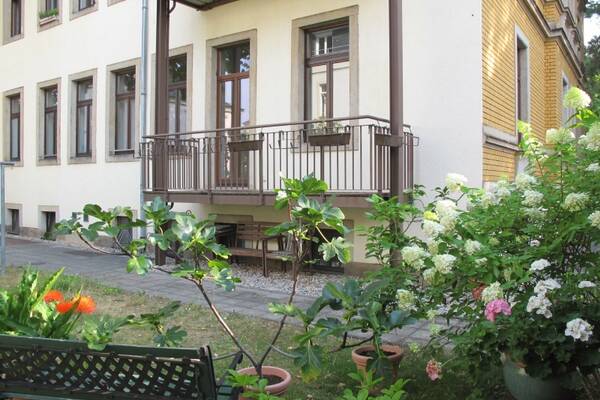 Ruhige gr&uuml;ne Oase mit S&uuml;dbalkon!