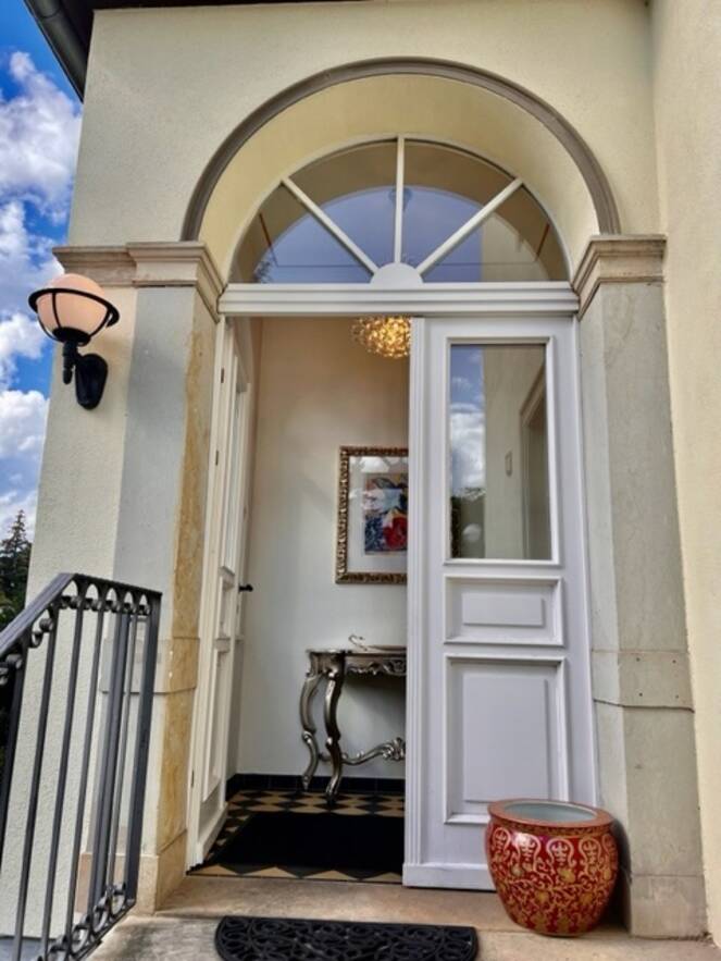 Ihr Einblick in die klassizistische Villa