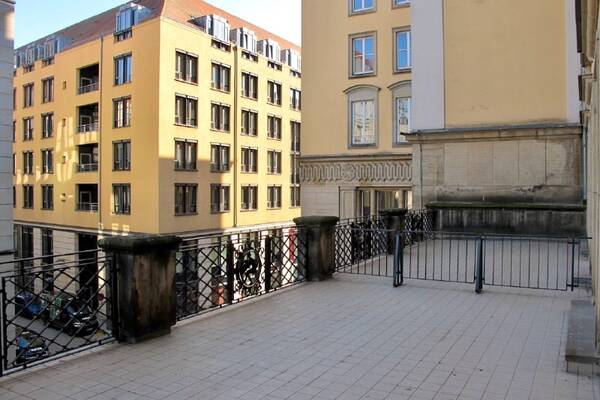 Gro&szlig;e Terrasse ... mit Blick auf den Altmarkt!
