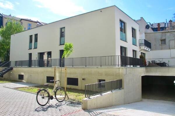 Neubau - Ruhige Oase mit Balkon!