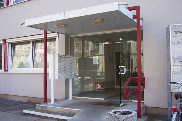 Modernes &Auml;rztehaus sucht einen Mieter!